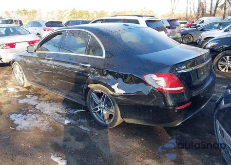 2019 Mercedes-Benz E 300 z USA, uszkodzony, nr VIN WDDZF4JB2KA546587